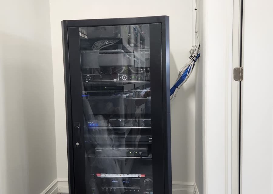 Floor-standing equipment rack with structured cabling
